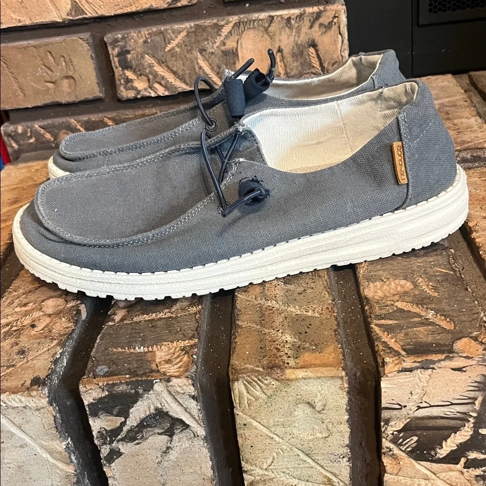 Hey Dude Women’s Wendy Chambray Navy &‎ White Shoes Size 8